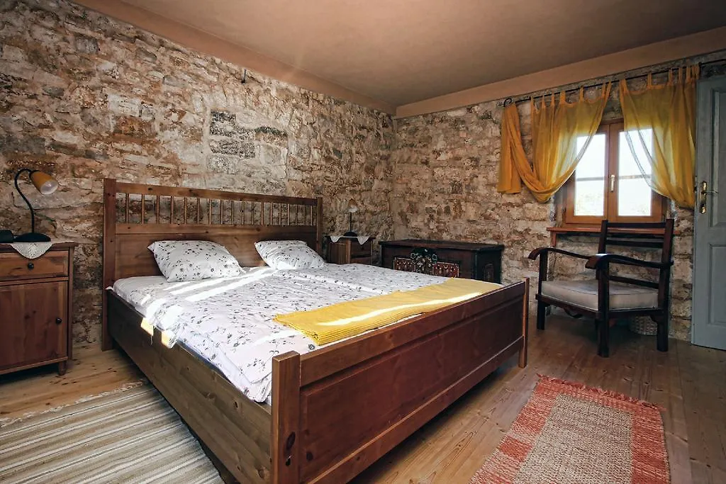 Holiday Home Hedera Svetvincenat